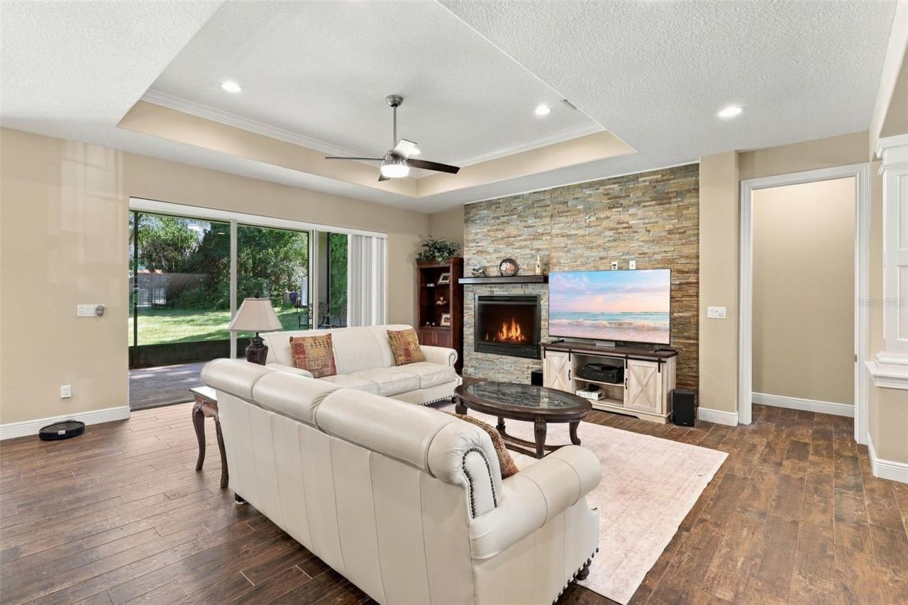 Photo 5 of 1806 Glenwood Oaks Ln, Deland, FL 32720