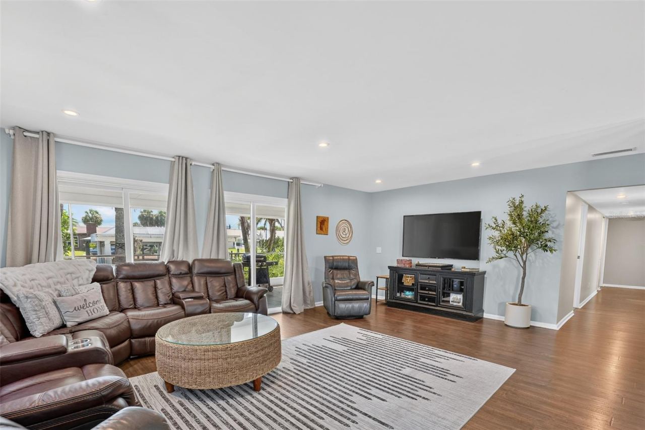 Photo 5 of 149 Sea Isle Cir, South Daytona, FL 32119