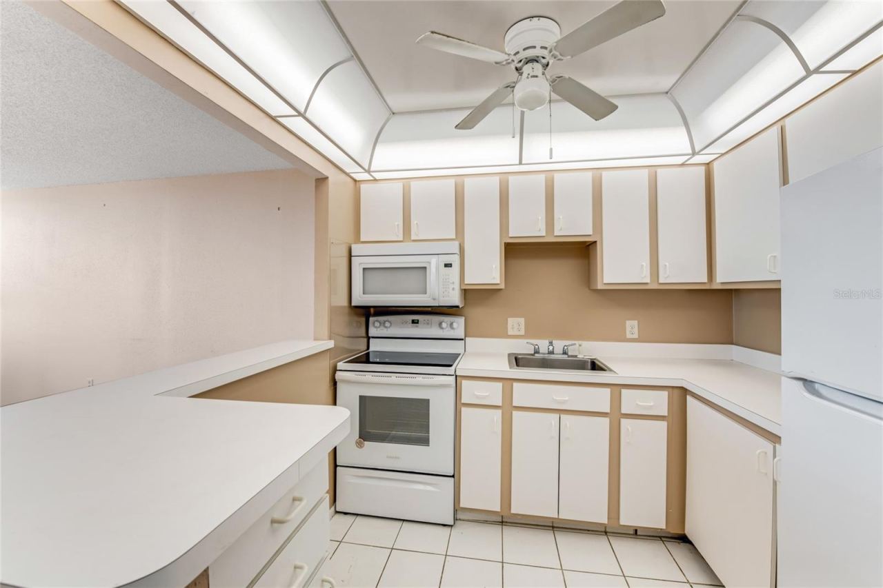Photo 4 of 935 N Halifax Ave #705, Daytona Beach, FL 32118