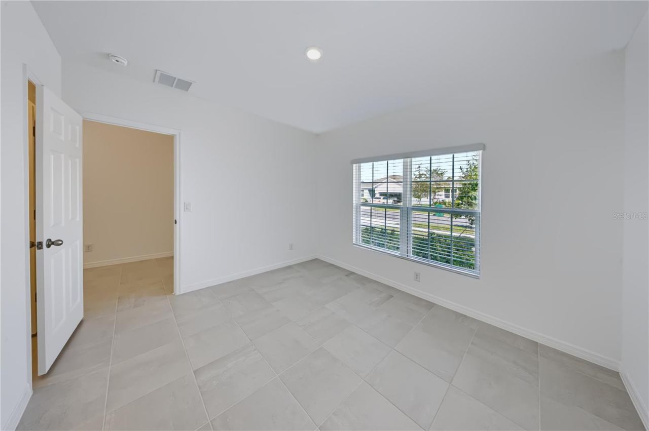 Photo 4 of 704 Farfields St, Deland, FL 32724