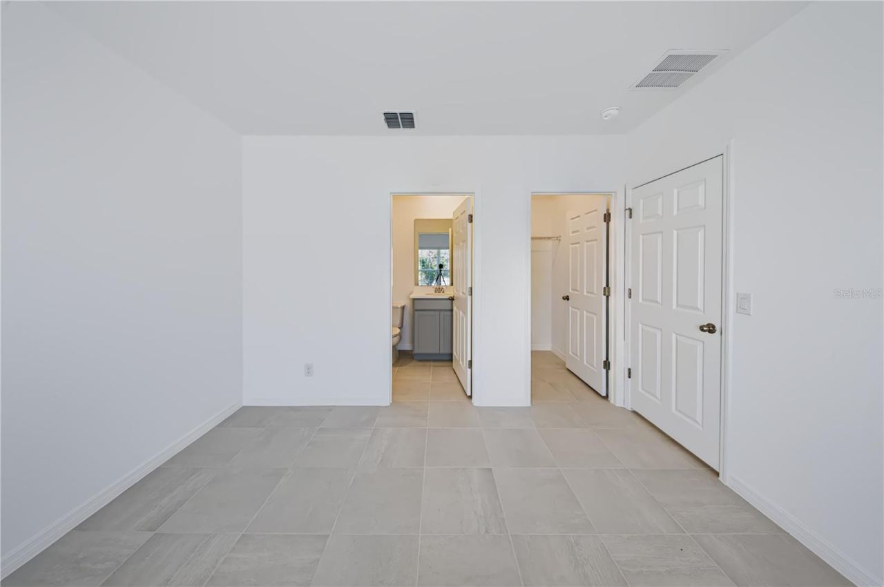 Photo 5 of 704 Farfields St, Deland, FL 32724