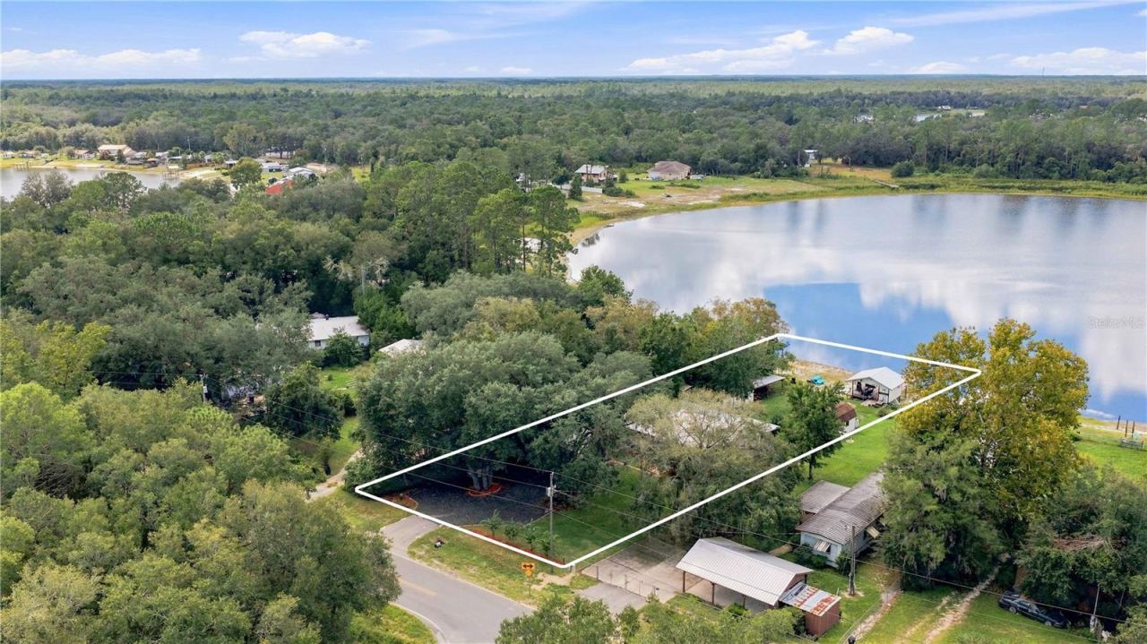 Photo 5 of 107 Church Lake Dr, Interlachen, FL 32148