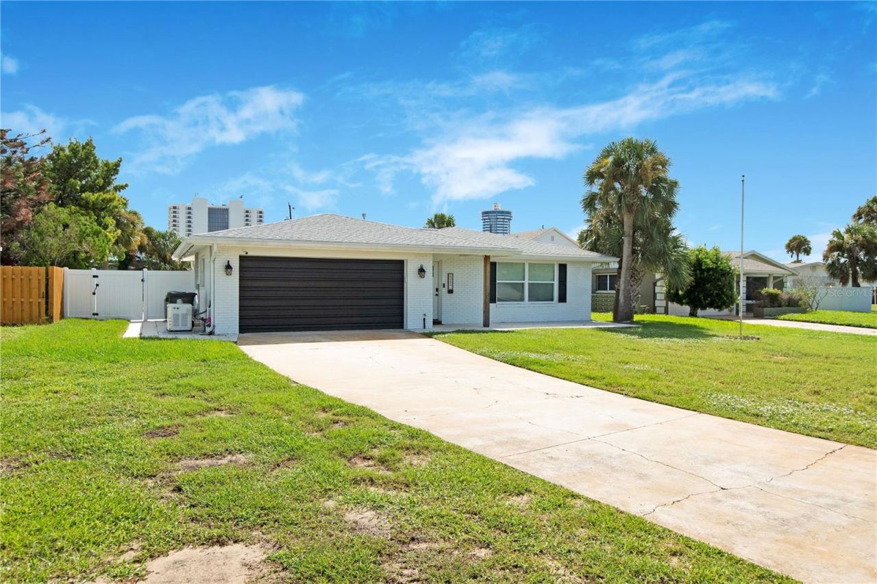 Photo 4 of 2565 S Peninsula Dr, Daytona Beach, FL 32118