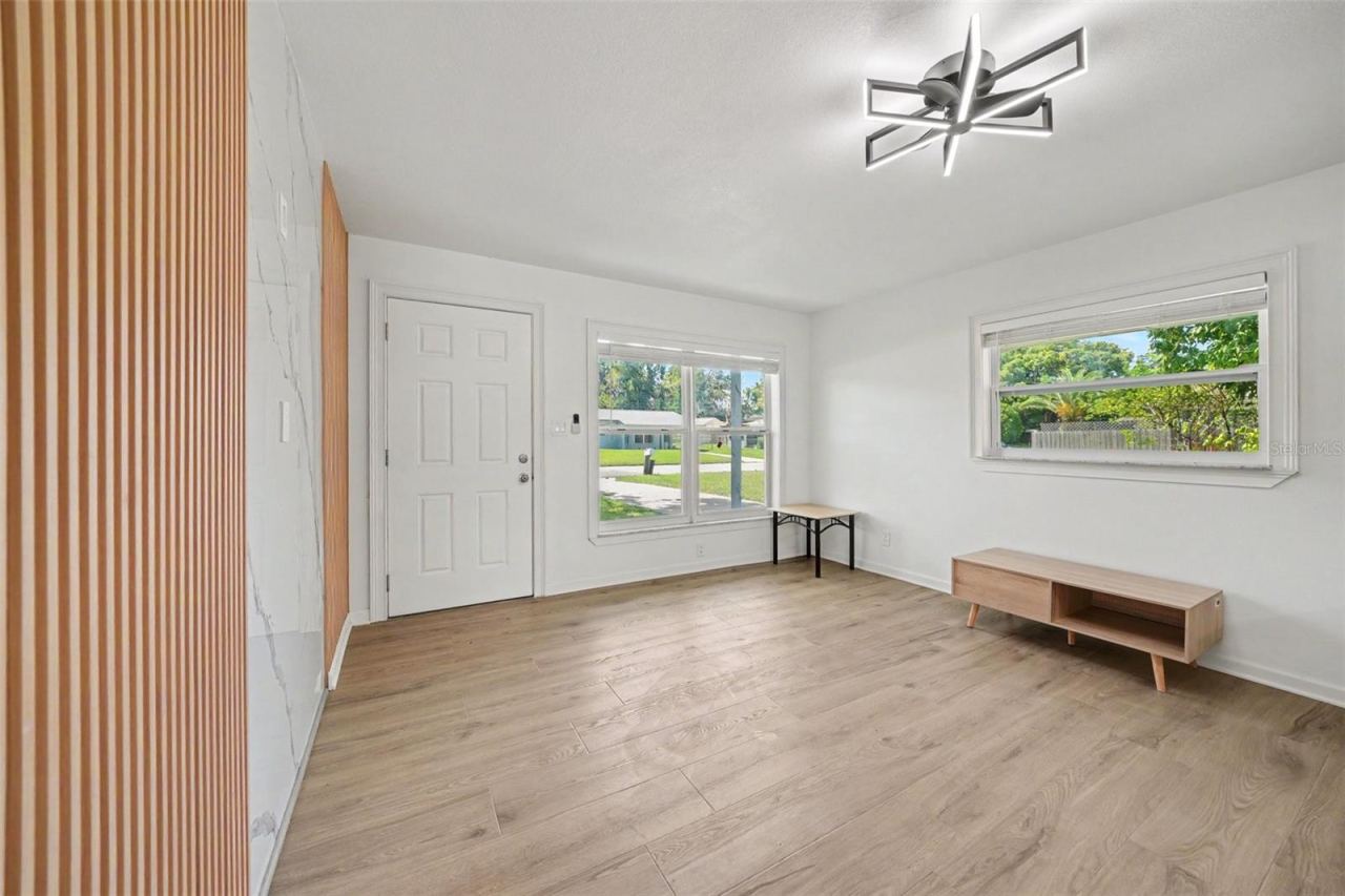 Photo 4 of 506 Cambridge Cir, South Daytona, FL 32119