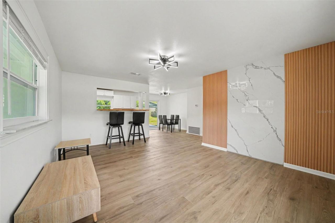 Photo 5 of 506 Cambridge Cir, South Daytona, FL 32119