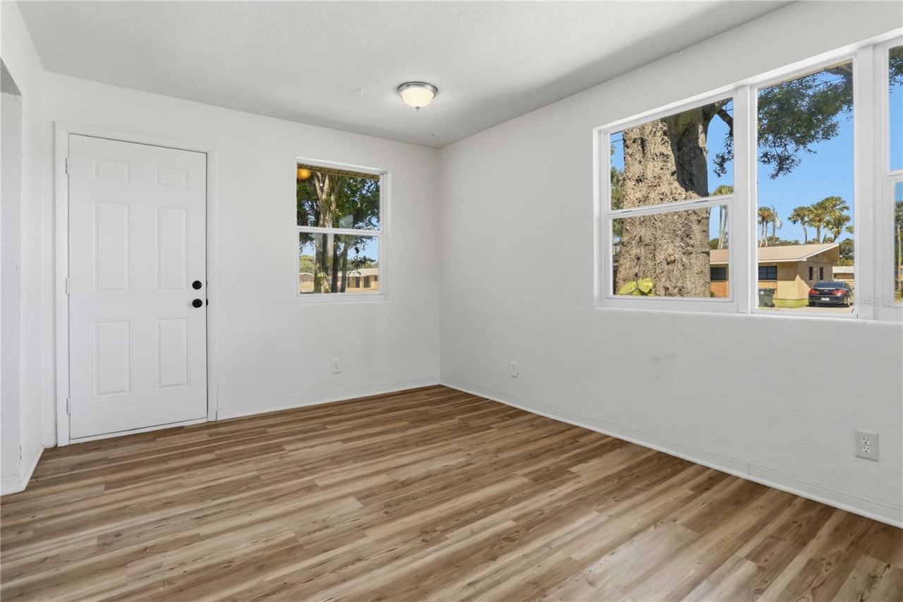 Photo 5 of 444 S Caroline St, Daytona Beach, FL 32114