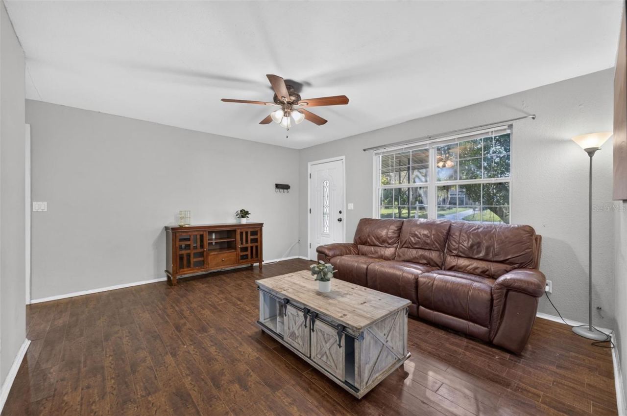 Photo 4 of 650 S Carpenter Ave, Orange City, FL 32763
