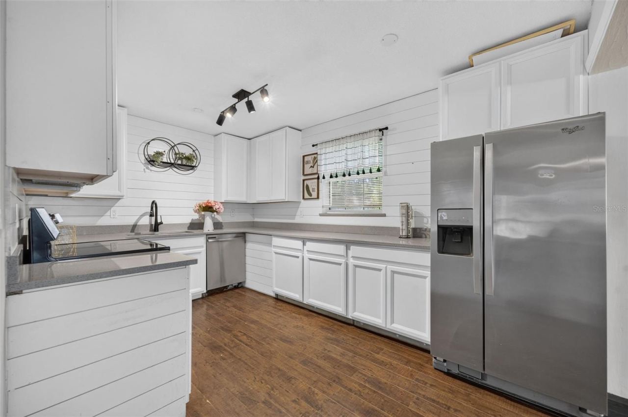Photo 5 of 650 S Carpenter Ave, Orange City, FL 32763