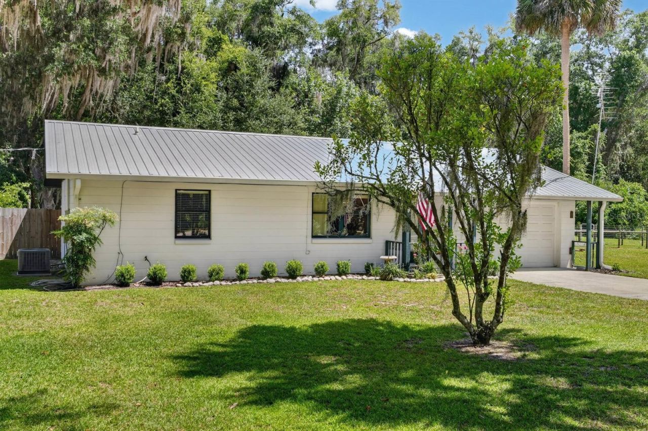 Photo 4 of 104 Woodcrest Ave, Satsuma, FL 32189
