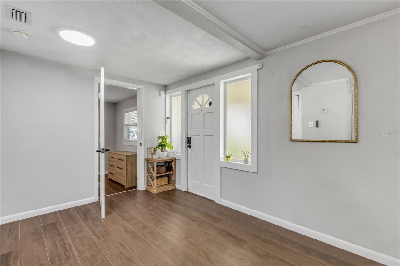 Photo 5 of 1402 E Voorhis Ave, Deland, FL 32724