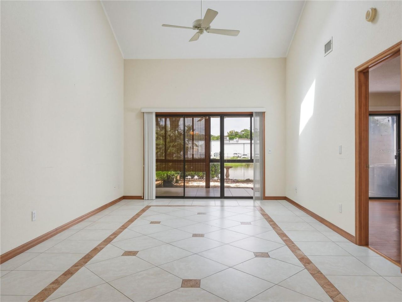 Photo 4 of 351 Castlewood Ln, New Smyrna Beach, FL 32168