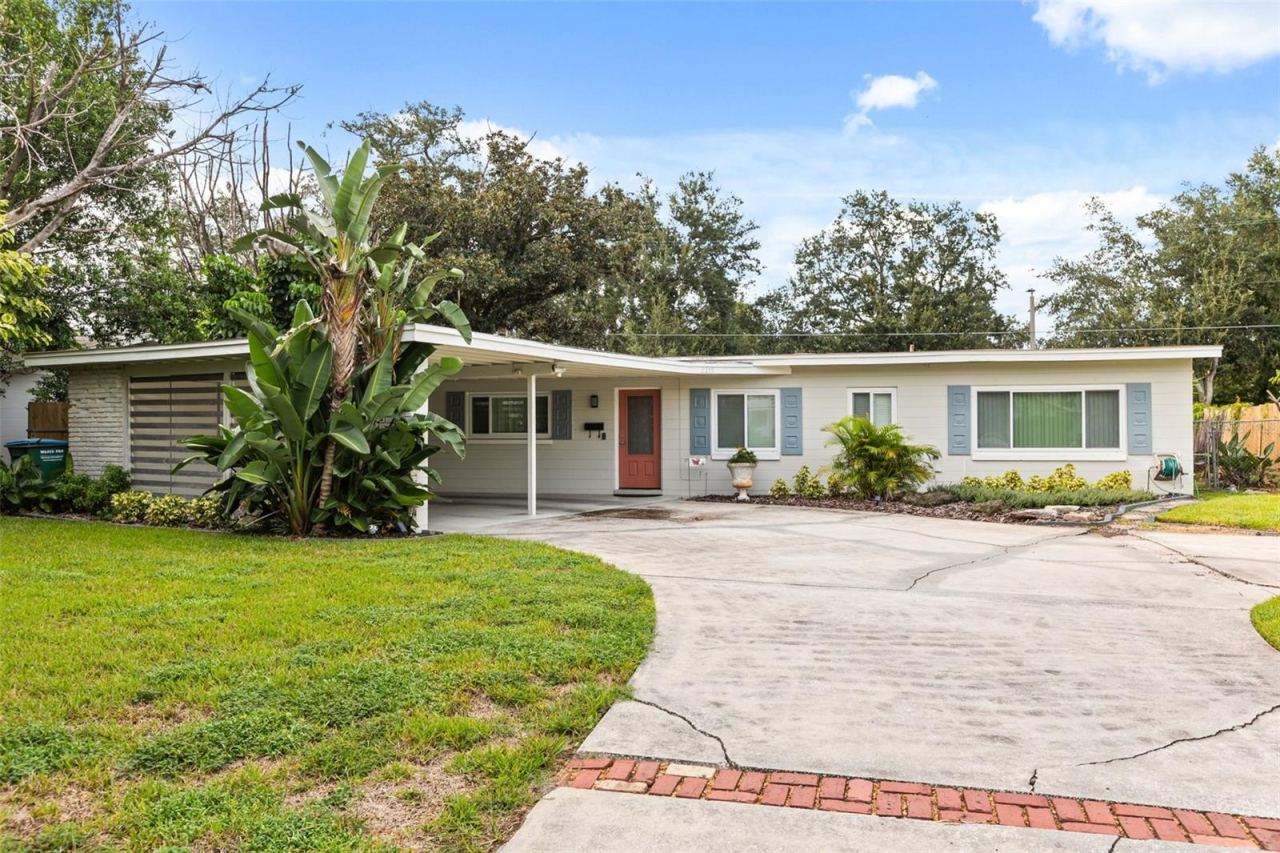 Photo 2 of 2215 Woodcrest Dr, Winter Park, FL 32792