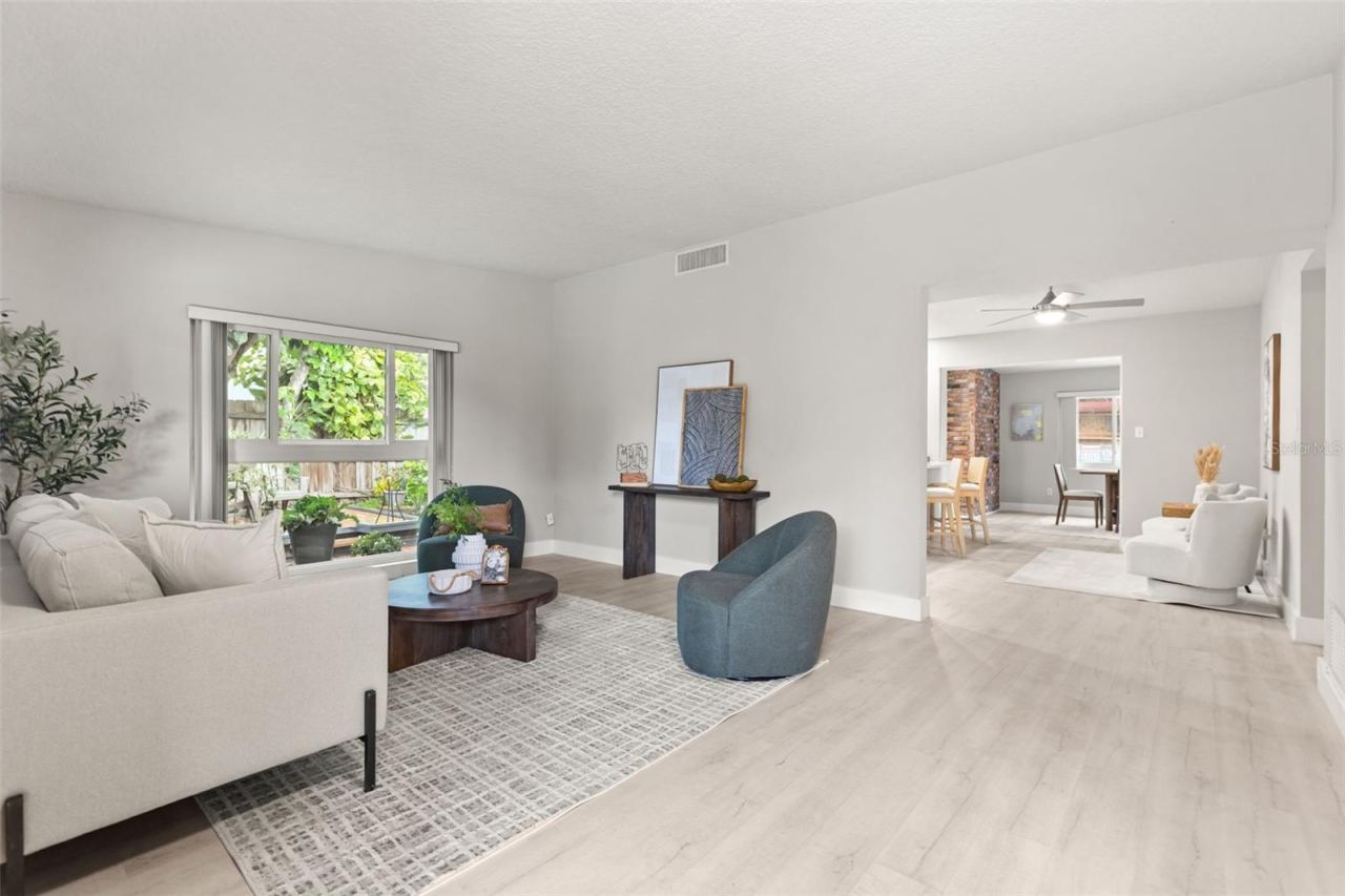 Photo 4 of 2215 Woodcrest Dr, Winter Park, FL 32792