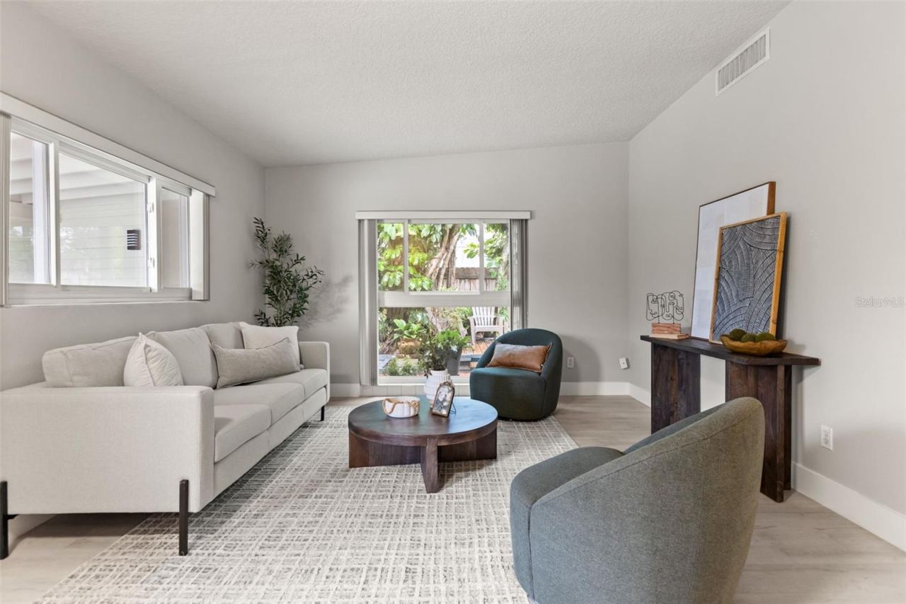 Photo 5 of 2215 Woodcrest Dr, Winter Park, FL 32792