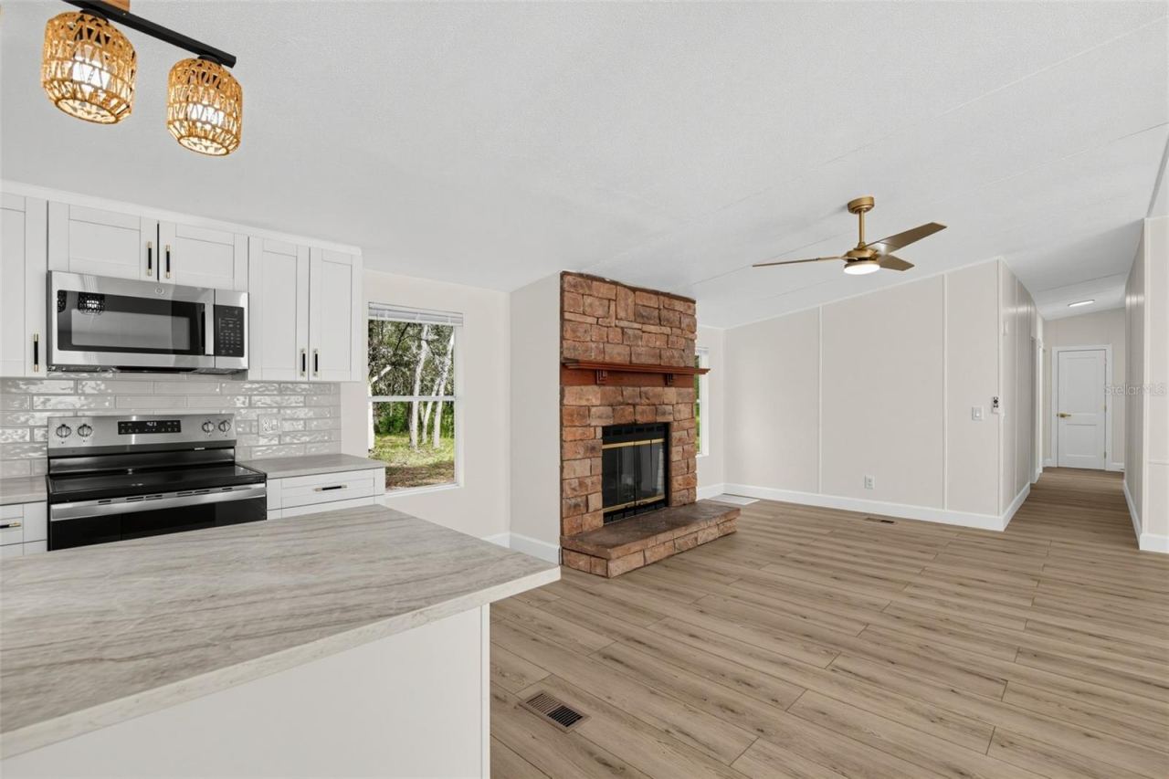 Photo 5 of 124 Hour Glass Cir, Hawthorne, FL 32640