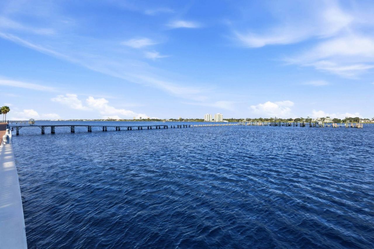 Photo 5 of 241 Riverside Dr #2007, Holly Hill, FL 32117