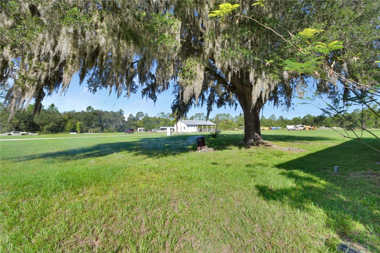Photo 5 of 402 N Center St, Pierson, FL 32180
