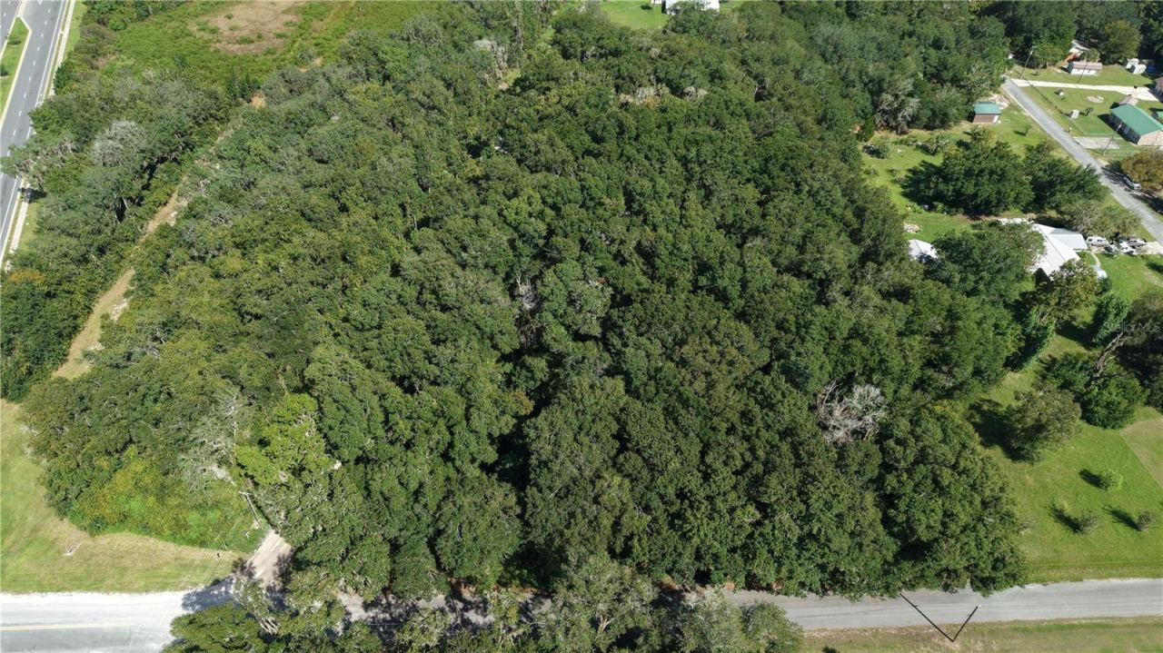 Photo 4 of 104 Twin Lake Grove Dr, Interlachen, FL 32148
