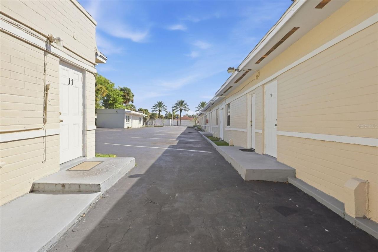 Photo 5 of 828 Ridgewood Ave, Holly Hill, FL 32117