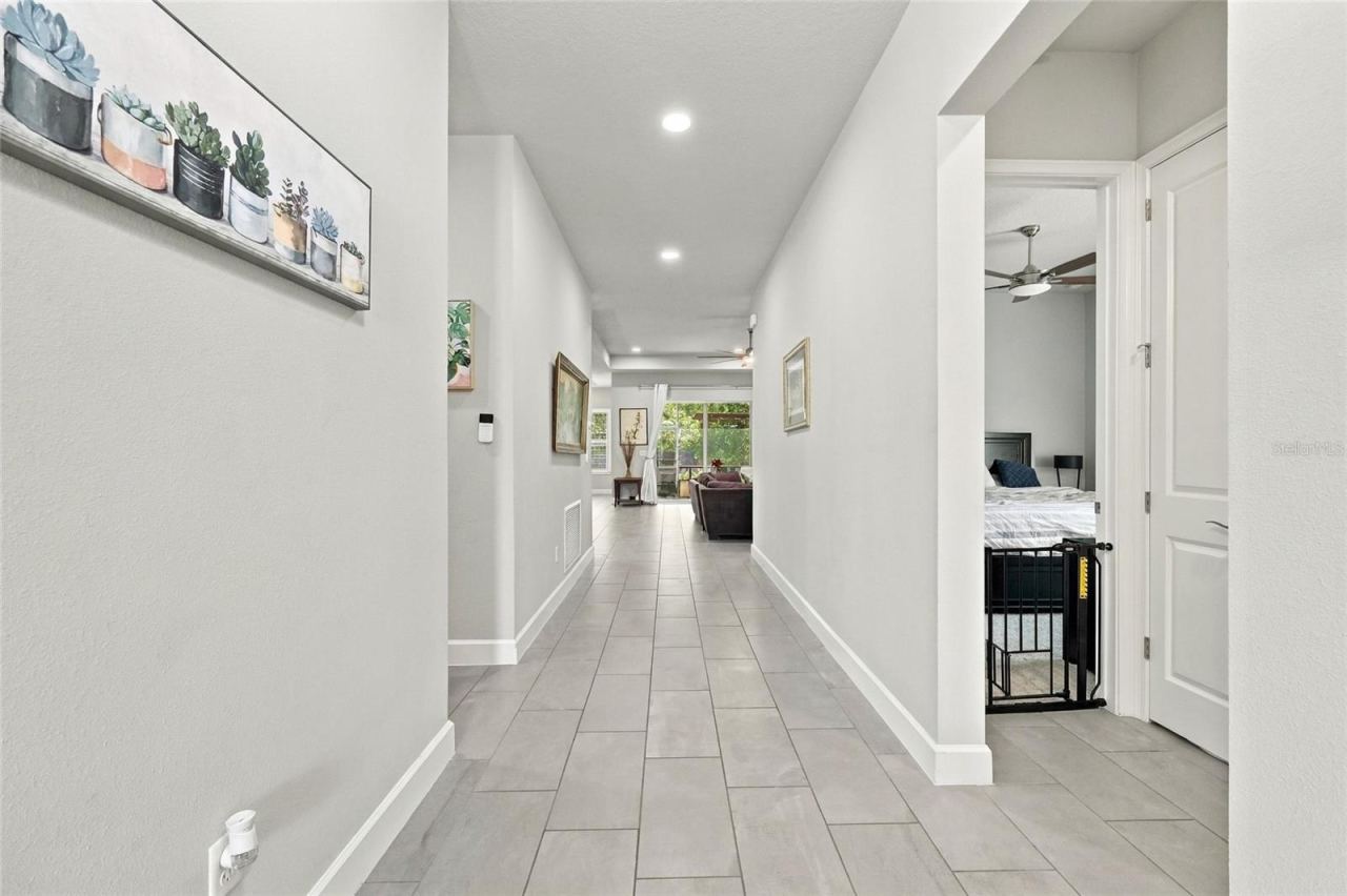 Photo 4 of 401 Nottinghill St, Ormond Beach, FL 32174