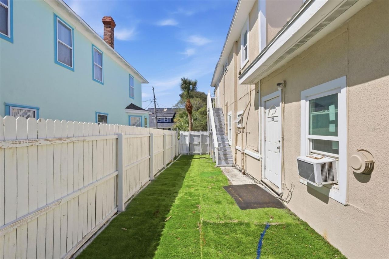 Photo 4 of 13 S Oleander Ave, Daytona Beach, FL 32118