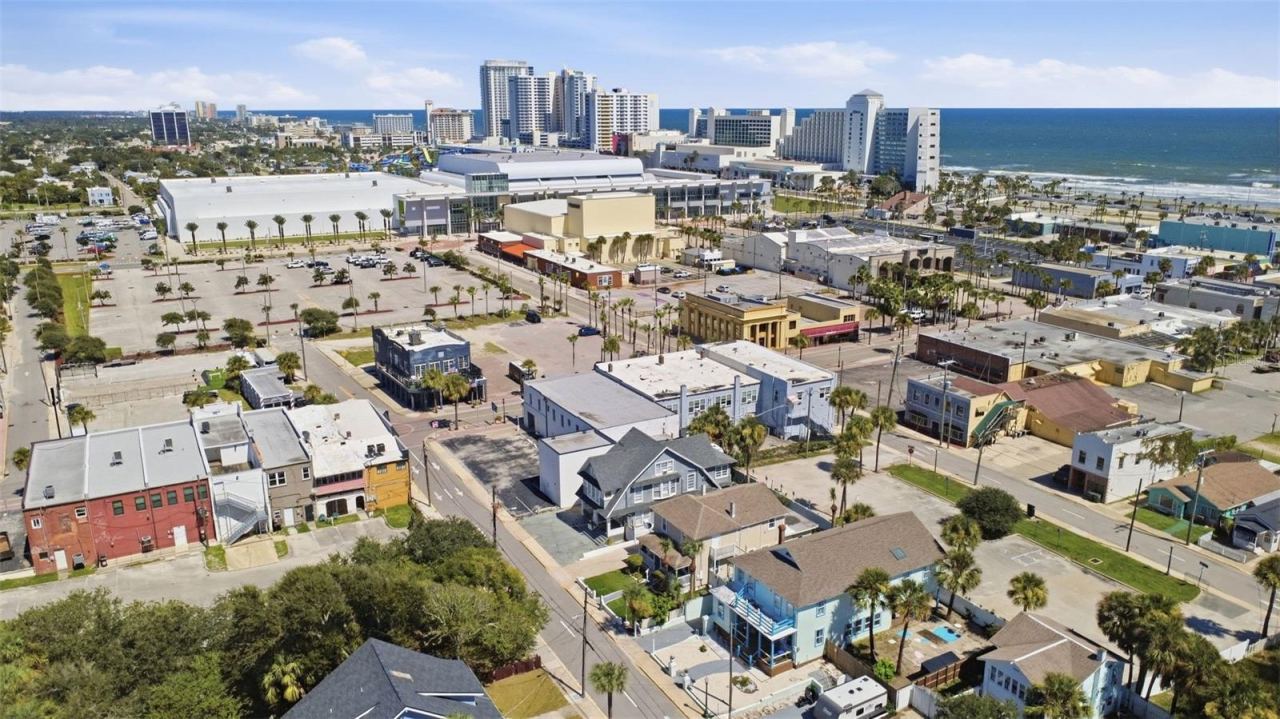 Photo 5 of 13 S Oleander Ave, Daytona Beach, FL 32118