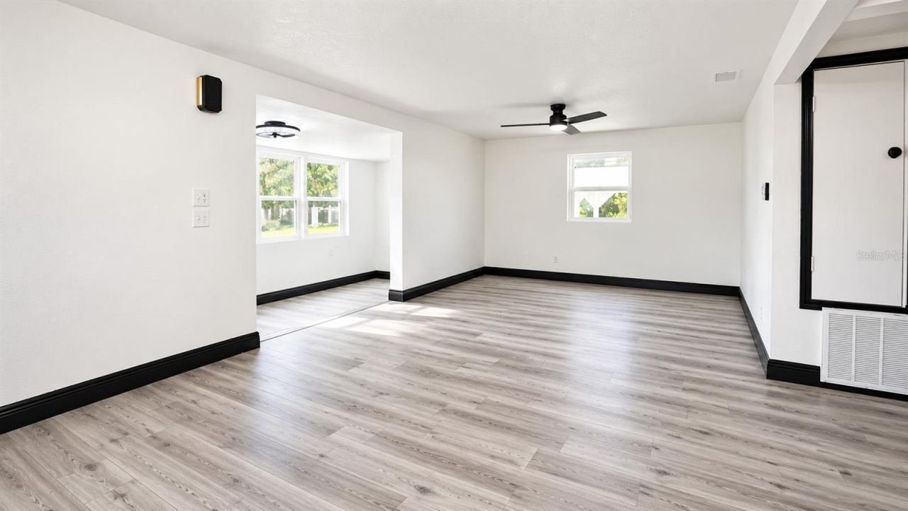 Photo 4 of 334 W Beresford Rd, Deland, FL 32720