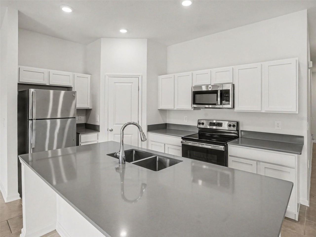 Photo 5 of 3085 Blue Bonnet Ln, Osteen, FL 32764