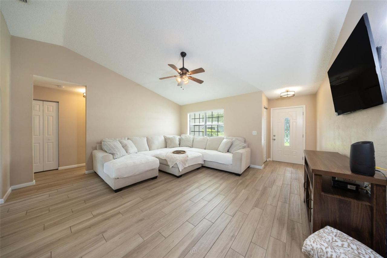 Photo 3 of 31 Pinelynn Dr, Palm Coast, FL 32164