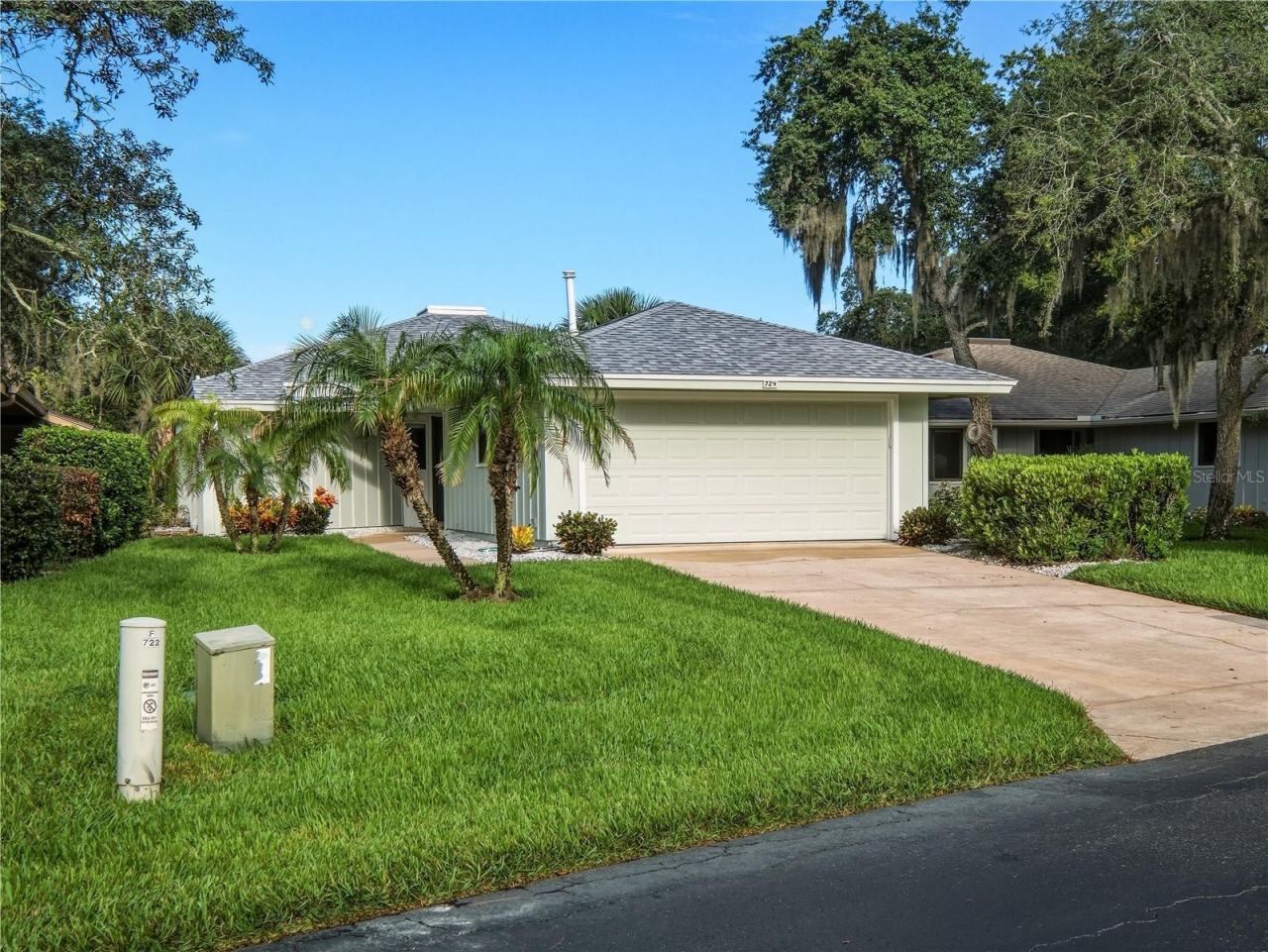 Photo 4 of 724 St Andrews Circle, New Smyrna Beach, FL 32168