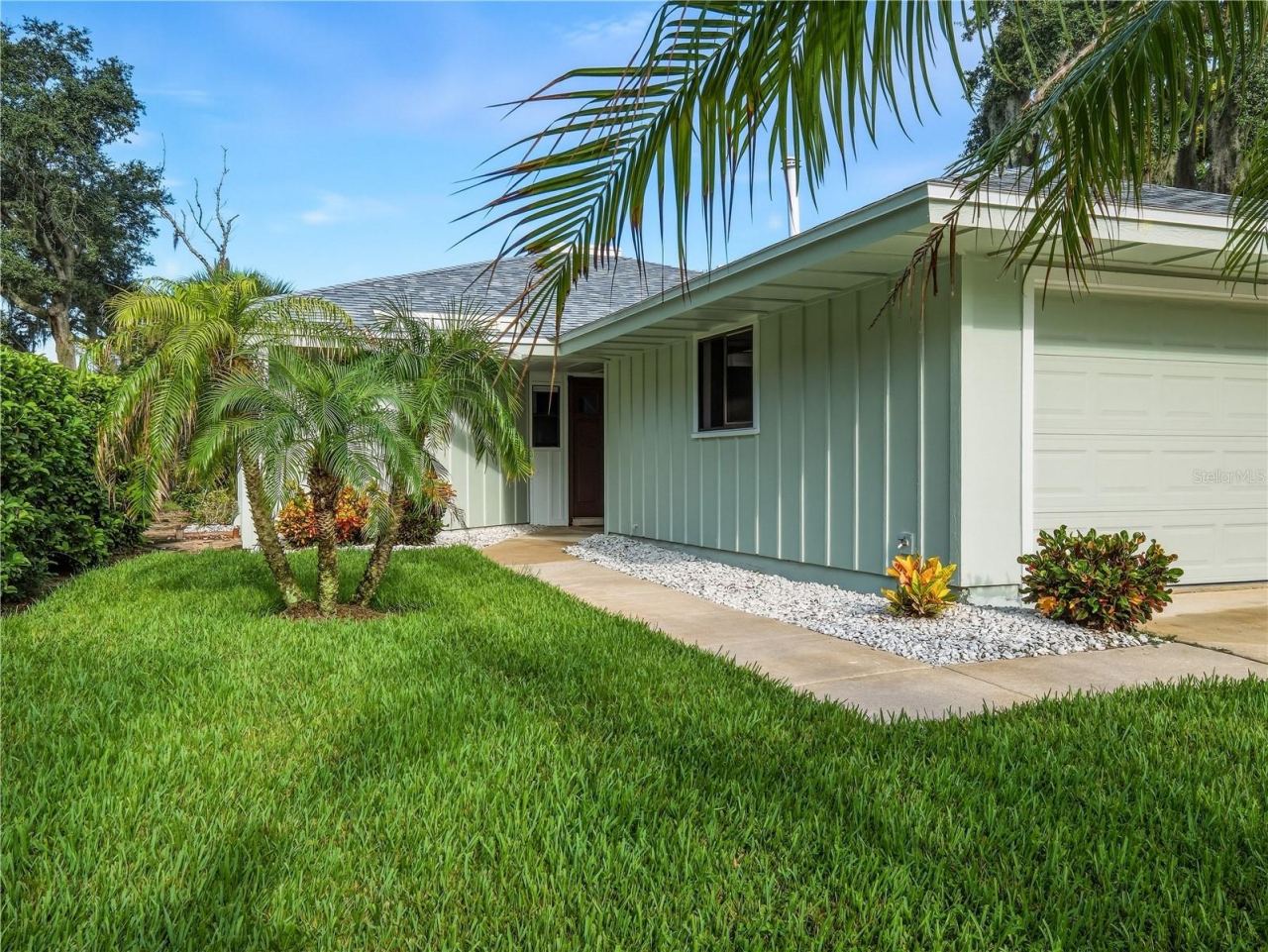 Photo 5 of 724 St Andrews Circle, New Smyrna Beach, FL 32168