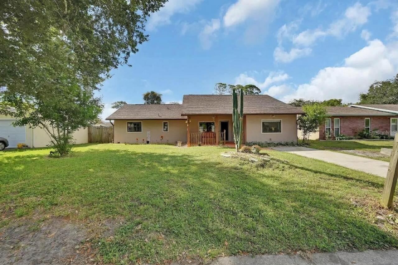 Photo 4 of 583 Cambridge Cir, South Daytona, FL 32119