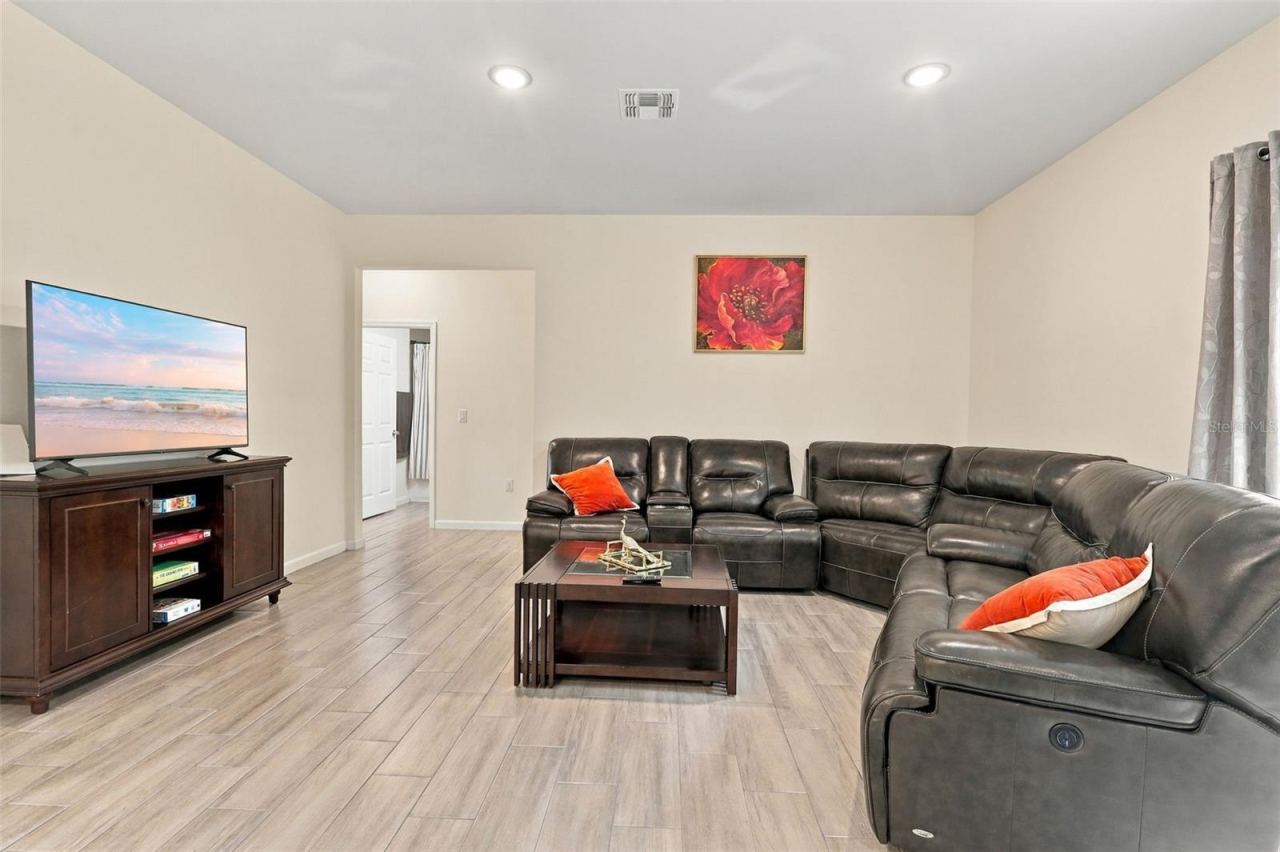 Photo 5 of 1523 Zinnia Dr, Deltona, FL 32725