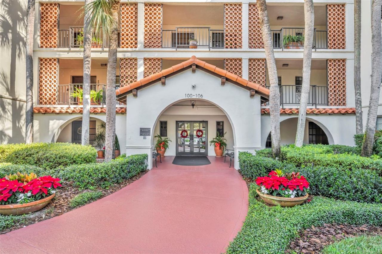 Photo 2 of 100 S Interlachen Ave #401, Winter Park, FL 32789