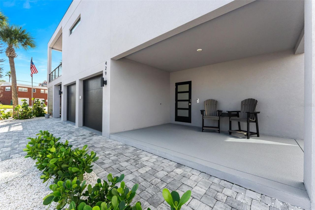 Photo 4 of 429 Columbus Ave, New Smyrna Beach, FL 32169