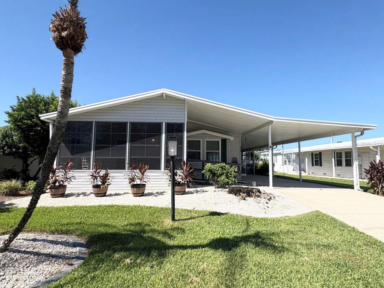 Photo 4 of 809 Starboard Ave, Edgewater, FL 32141