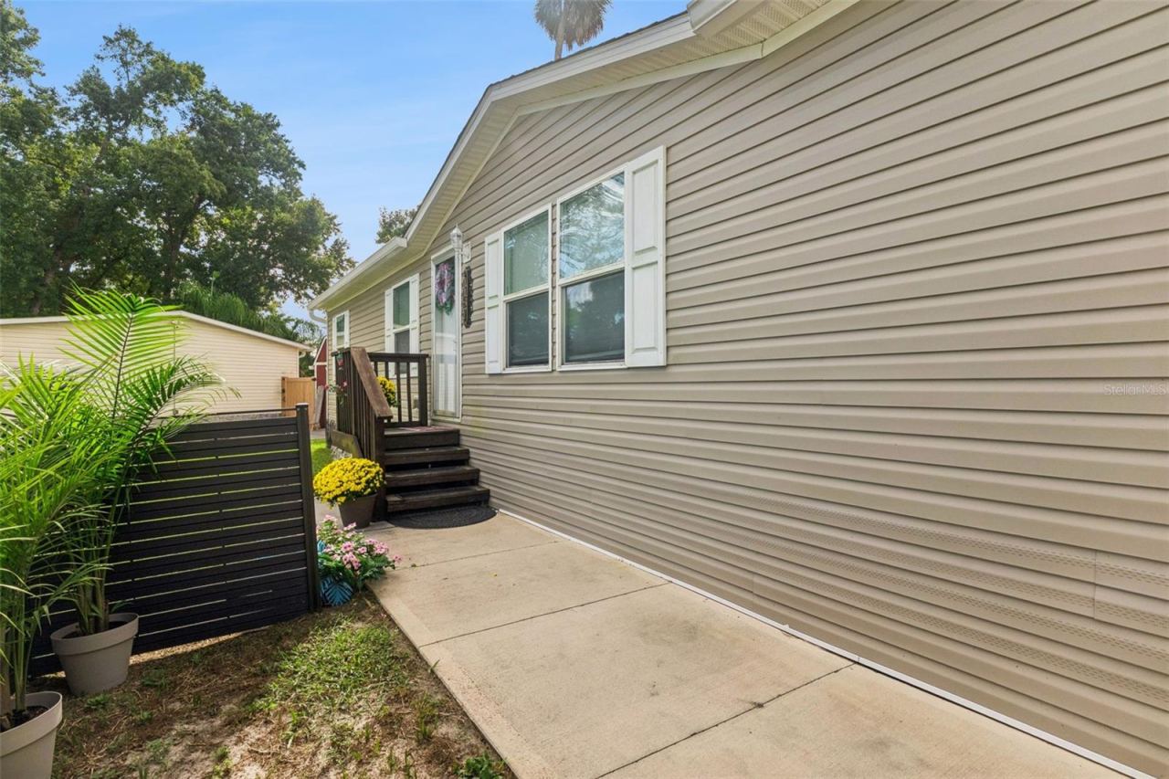 Photo 4 of 1137 Yaupon St, Daytona Beach, FL 32117