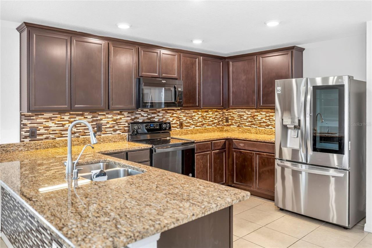 Photo 4 of 1528 E Falmouth Ave, Deltona, FL 32725