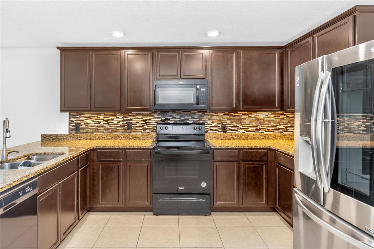 Photo 5 of 1528 E Falmouth Ave, Deltona, FL 32725