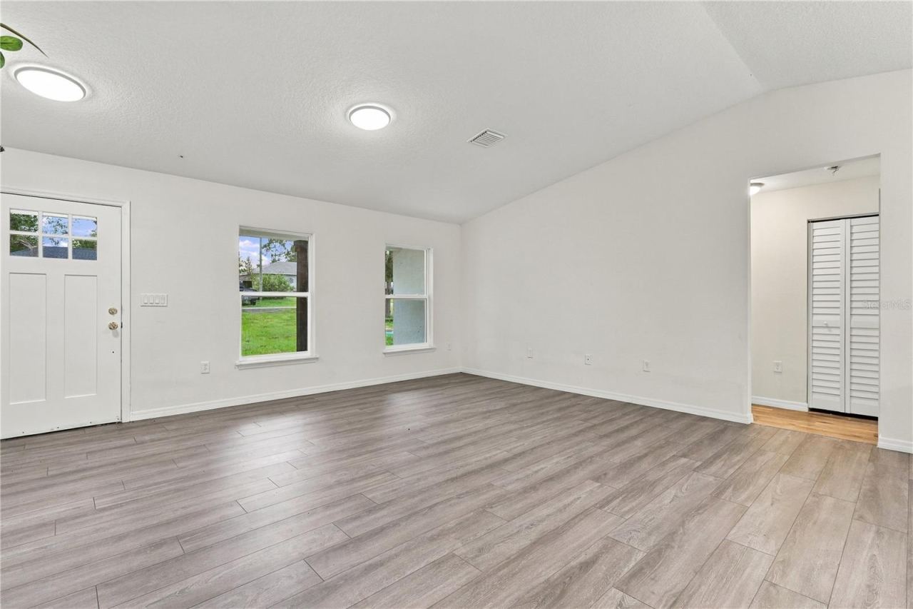 Photo 5 of 231 Chestnut Ave, Orange City, FL 32763