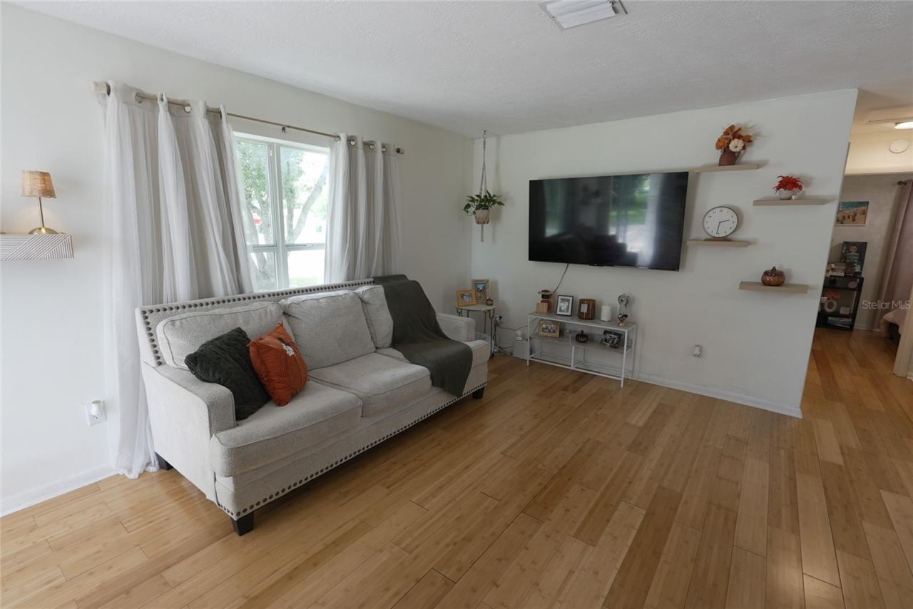 Photo 5 of 580 Merrimac St, Deltona, FL 32725