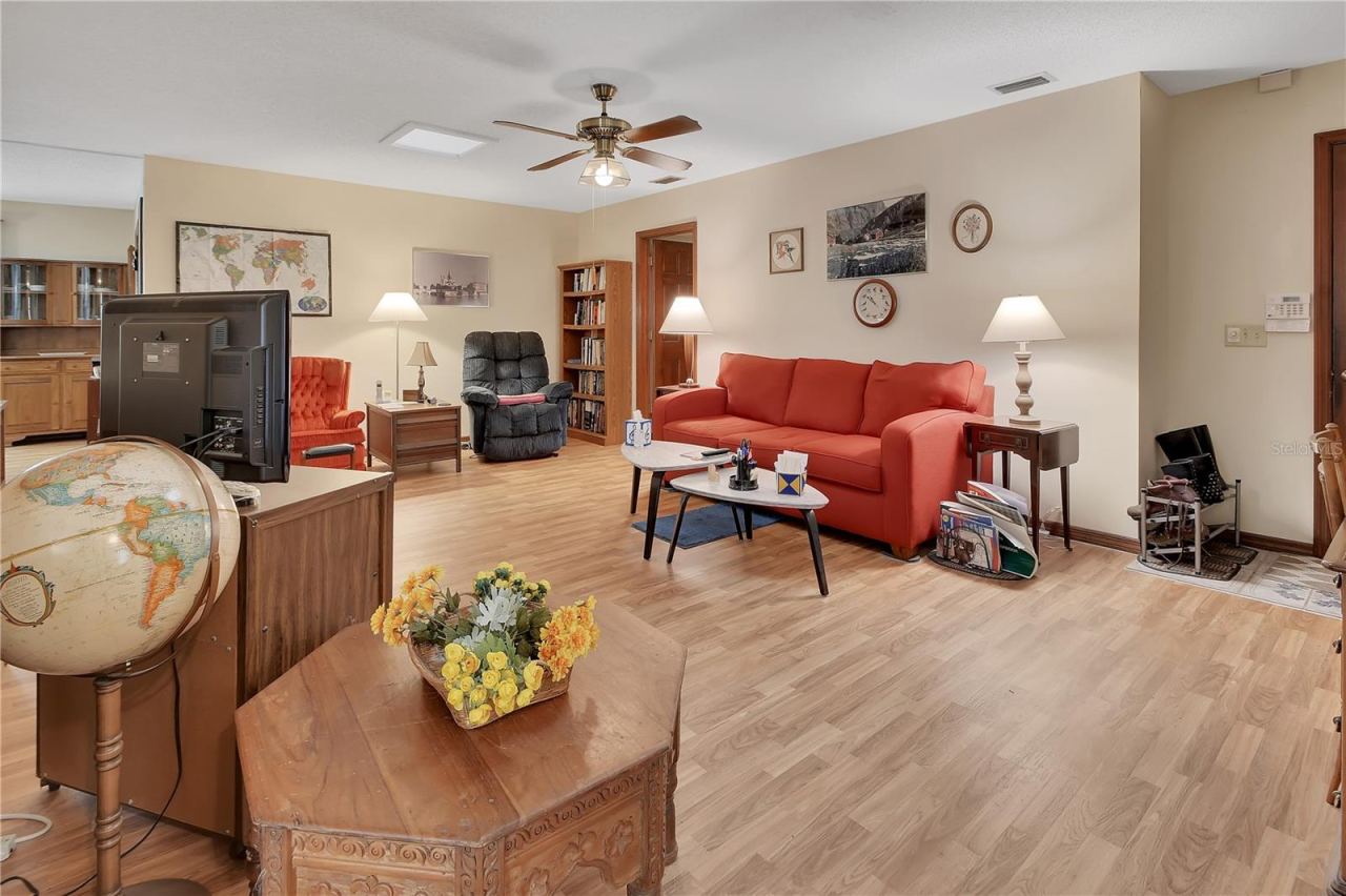 Photo 5 of 350 Lafayette Pl, Deland, FL 32720