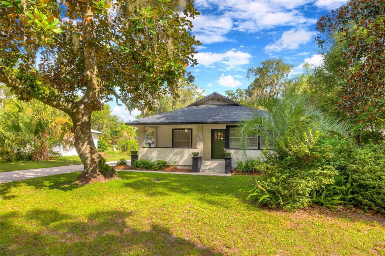 Photo 4 of 641 E Pennsylvania Ave, Deland, FL 32724