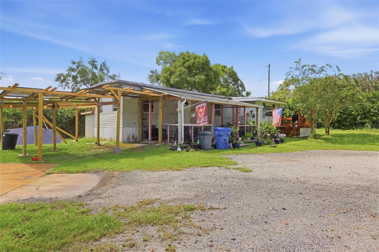 Photo 5 of 498 King Charles Cir, Deland, FL 32724