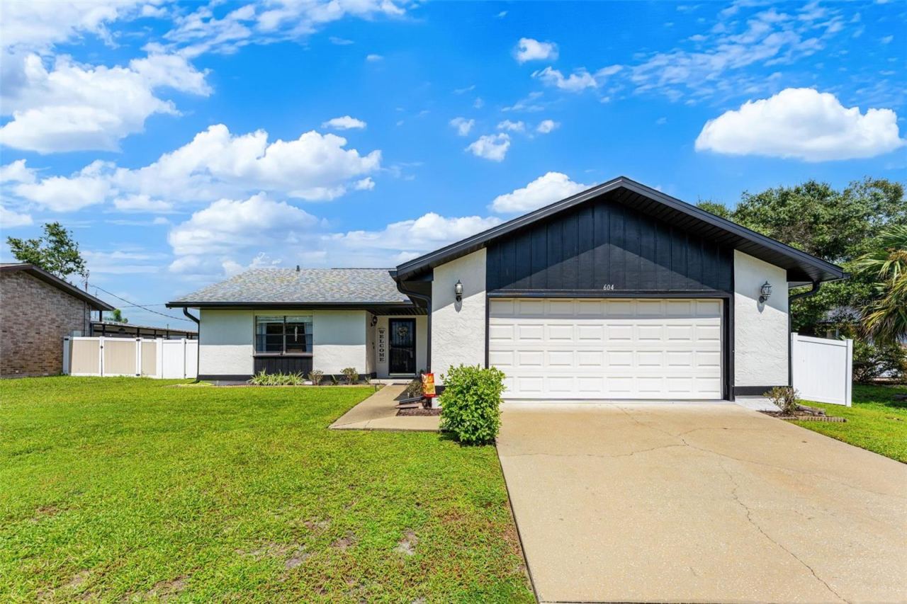 604 Tradewinds Dr, Deltona, FL 32738