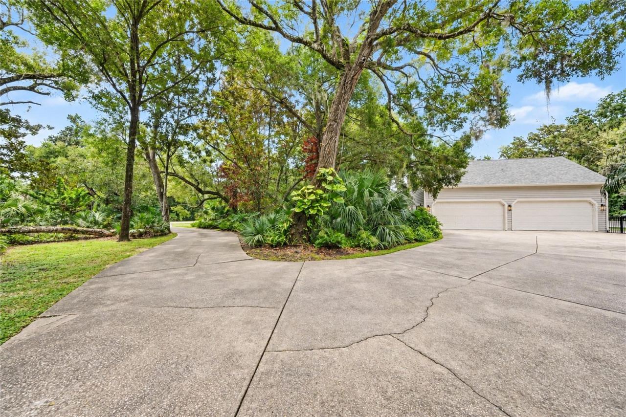 Photo 4 of 649 Charmagne Ln, Port Orange, FL 32127