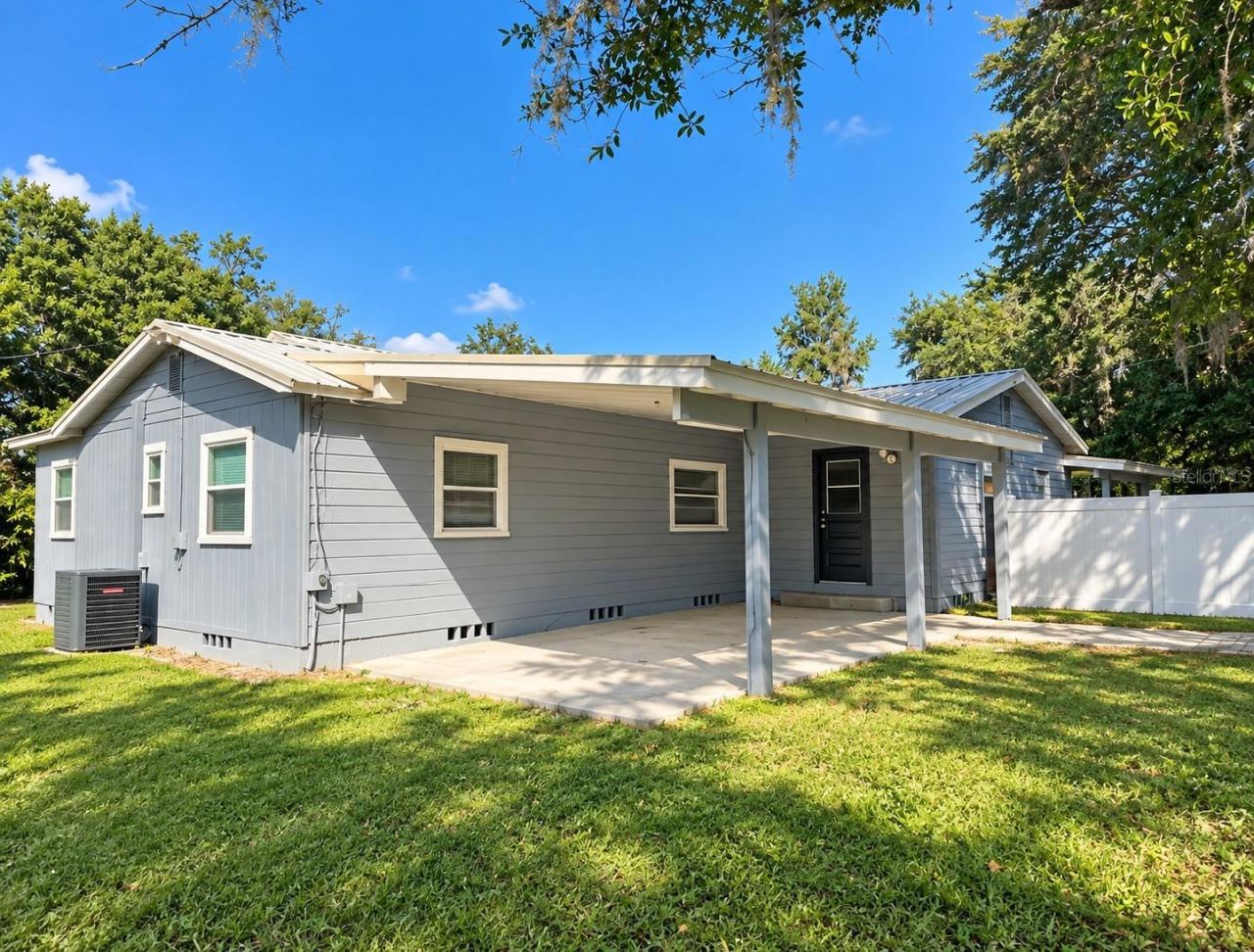 Photo 5 of 1618 Magnolia Ave, Deland, FL 32724