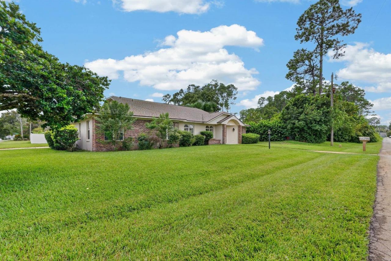 Photo 4 of 156 Bressler Ln, Palm Coast, FL 32137