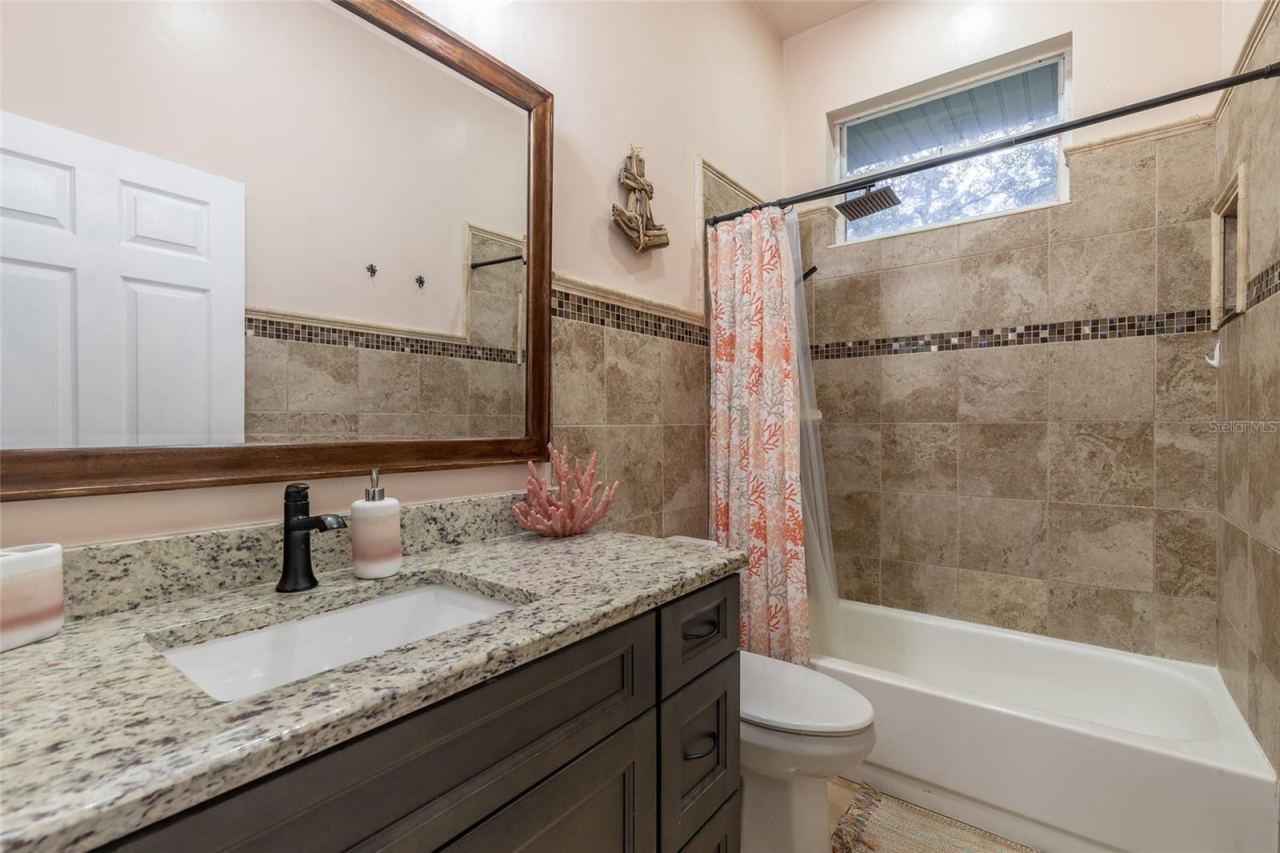 Photo 4 of 817 Bayridge Lane Ln, Port Orange, FL 32127