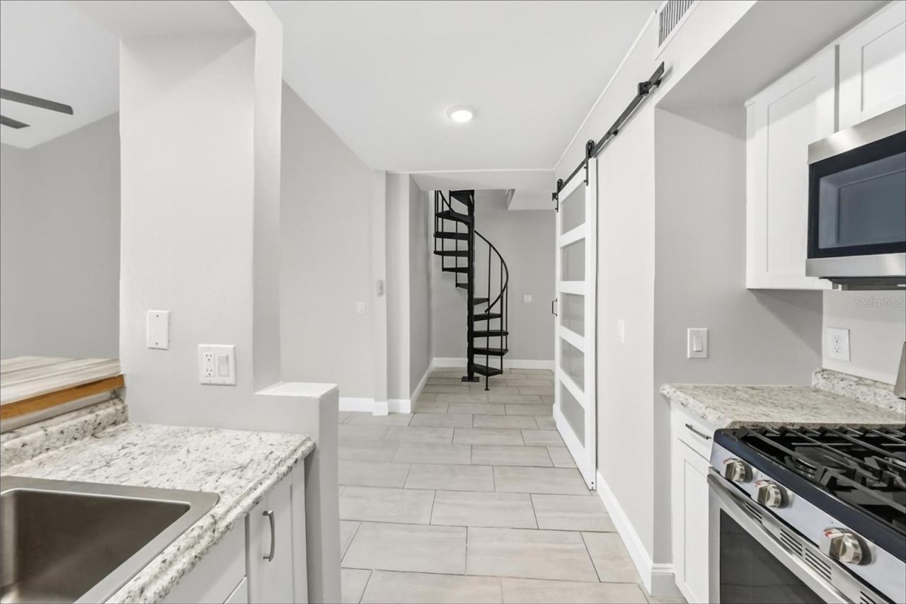 Photo 5 of 101 N Hill Ave #2, Deland, FL 32724
